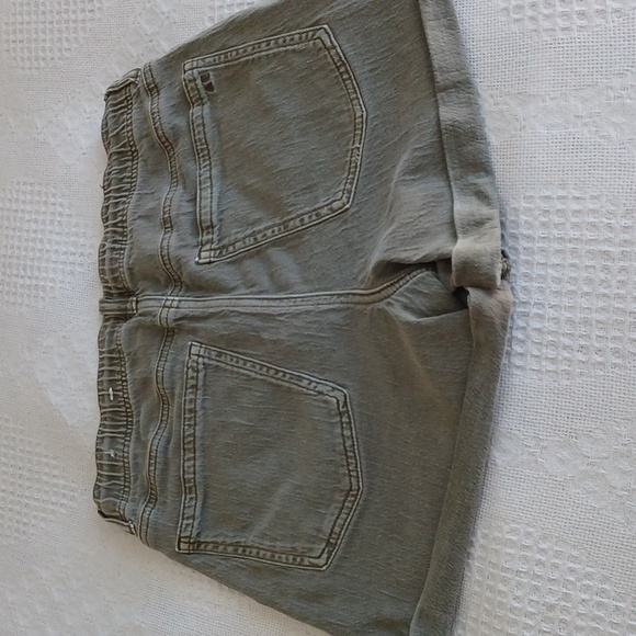AE Shorts Size 6 - Picture 2 of 10